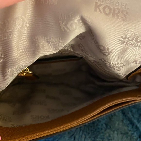 Michael kors crossbody purse - Picture 2 of 6